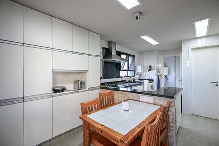 Apartamento para alugar com 232m², 4 quartos e 4 vagasCozinha