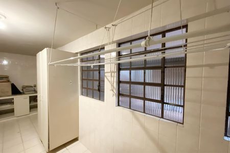 Casa à venda com 310m², 3 quartos e 2 vagasLavanderia