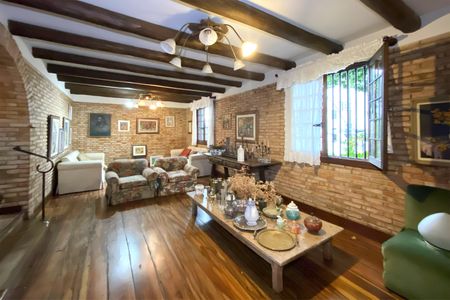 Casa à venda com 310m², 3 quartos e 2 vagasSala