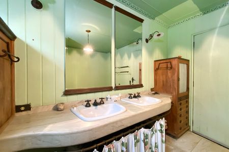 Casa à venda com 310m², 3 quartos e 2 vagasBanheiro da Suíte 1