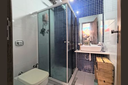 Casa de condomínio à venda com 229m², 3 quartos e 1 vaga Casa de condomínio à venda com 229m², 3 quartos e 1 vaga2º Pav - Banheiro Social