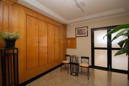 Apartamento para alugar com 55m², 2 quartos e 1 vaga Apartamento para alugar com 55m², 2 quartos e 1 vagaHall social
