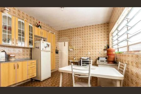 Casa à venda com 4 quartos, 300m² em Vila Dalila, São Paulo