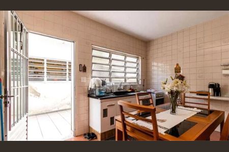 Casa à venda com 4 quartos, 300m² em Vila Dalila, São Paulo