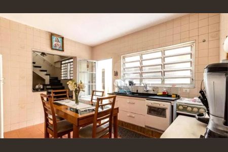 Casa à venda com 4 quartos, 300m² em Vila Dalila, São Paulo