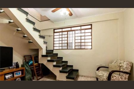 Casa à venda com 4 quartos, 300m² em Vila Dalila, São Paulo