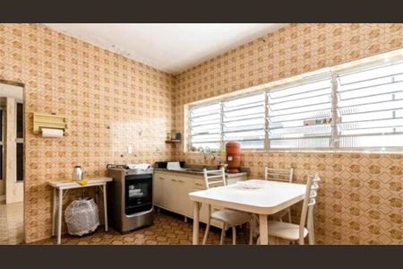 Casa à venda com 4 quartos, 300m² em Vila Dalila, São Paulo