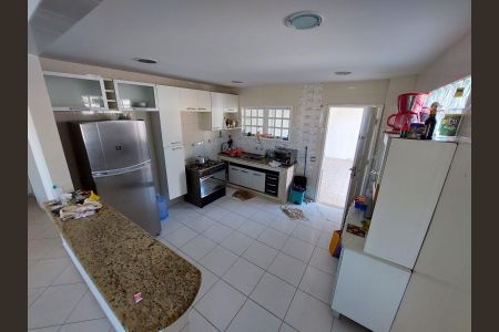 Casa para alugar com 270m², 5 quartos e 5 vagas Casa para alugar com 270m², 5 quartos e 5 vagasCozinha