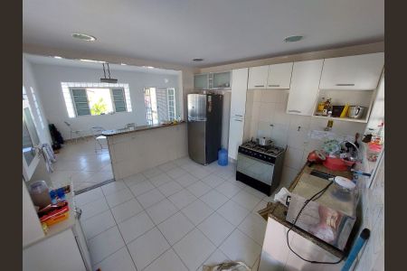 Casa para alugar com 270m², 5 quartos e 5 vagas Casa para alugar com 270m², 5 quartos e 5 vagasCozinha