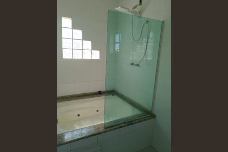 Casa para alugar com 270m², 5 quartos e 5 vagas Casa para alugar com 270m², 5 quartos e 5 vagasBanheiro