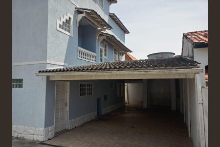 Casa para alugar com 270m², 5 quartos e 5 vagas Casa para alugar com 270m², 5 quartos e 5 vagasFachada