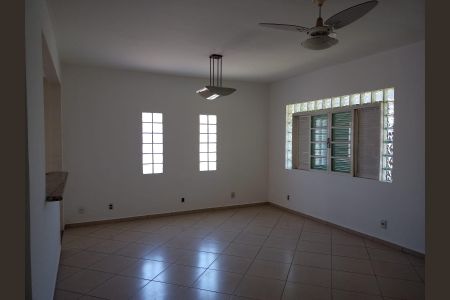 Casa para alugar com 270m², 5 quartos e 5 vagas Casa para alugar com 270m², 5 quartos e 5 vagasQuarto