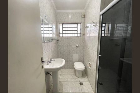 Casa à venda com 200m², 4 quartos e 2 vagasBanheiro 2