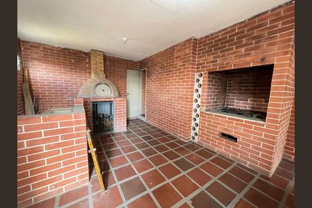 Casa à venda com 200m², 4 quartos e 2 vagasChurrasqueira