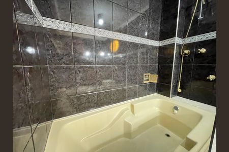 Casa à venda com 200m², 4 quartos e 2 vagasBanheiro 1