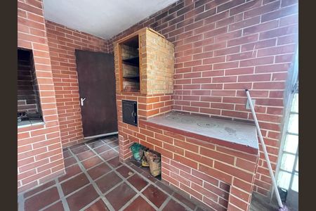 Casa à venda com 200m², 4 quartos e 2 vagasChurrasqueira