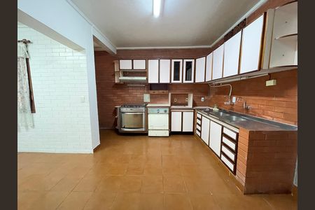 Casa à venda com 200m², 4 quartos e 2 vagasCozinha 