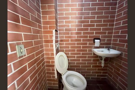 Casa à venda com 200m², 4 quartos e 2 vagasBanheiro 4
