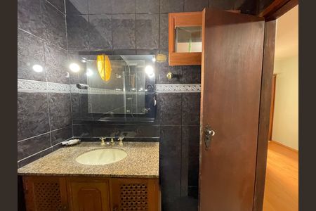 Casa à venda com 200m², 4 quartos e 2 vagasBanheiro 1