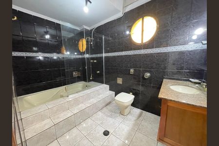 Casa à venda com 200m², 4 quartos e 2 vagasBanheiro 1
