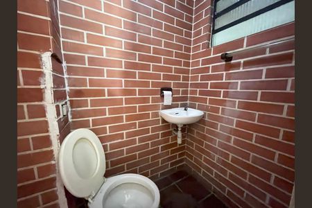 Casa à venda com 200m², 4 quartos e 2 vagasBanheiro 4