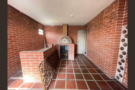 Casa à venda com 200m², 4 quartos e 2 vagasChurrasqueira