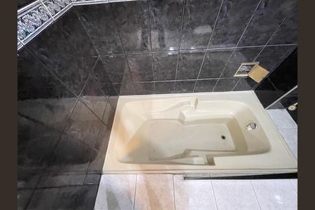 Casa à venda com 200m², 4 quartos e 2 vagasBanheiro 1