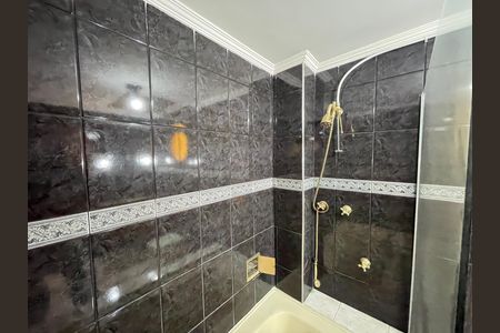 Casa à venda com 200m², 4 quartos e 2 vagasBanheiro 1