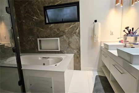 Casa à venda com 4 quartos, 236m² em Medeiros, Jundiaí