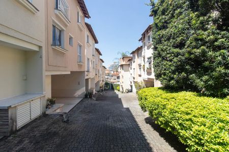 Casa de condomínio para alugar com 90m², 3 quartos e 2 vagas Casa de condomínio para alugar com 90m², 3 quartos e 2 vagasÁrea externa