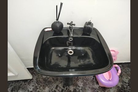 Casa à venda com 150m², 3 quartos e 2 vagasBanheiro 3