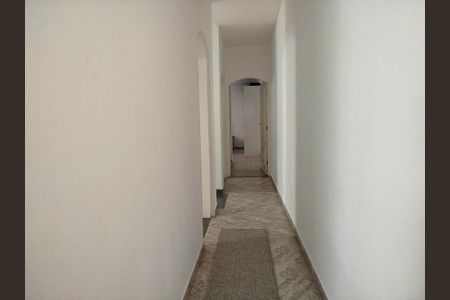 Casa à venda com 150m², 3 quartos e 2 vagasCorredor segundo piso