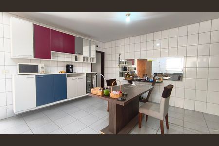 Casa à venda com 425m², 2 quartos e 8 vagasCozinha