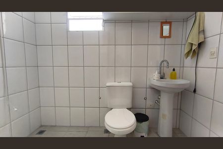 Casa à venda com 425m², 2 quartos e 8 vagasBanheiro da Suíte