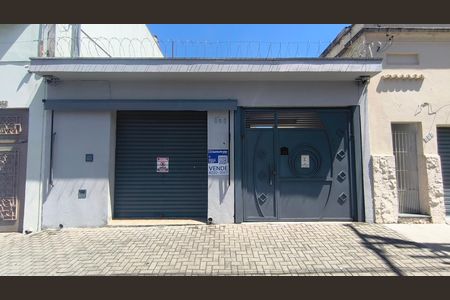 Casa à venda com 425m², 2 quartos e 8 vagasFachada + Plaquinha