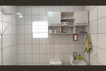 Casa à venda com 425m², 2 quartos e 8 vagasBanheiro da Suíte