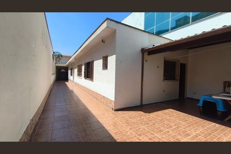 Casa à venda com 425m², 2 quartos e 8 vagasQuintal