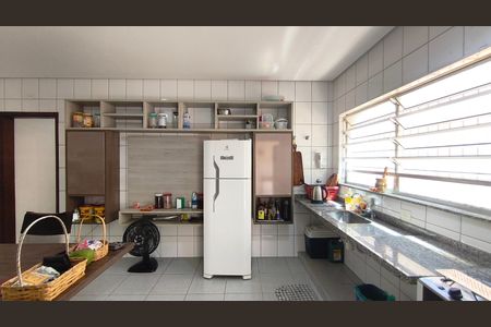 Casa à venda com 425m², 2 quartos e 8 vagasCozinha