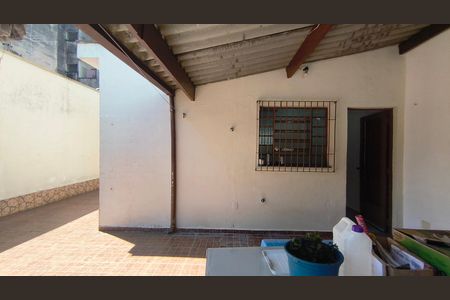 Casa à venda com 425m², 2 quartos e 8 vagasQuintal