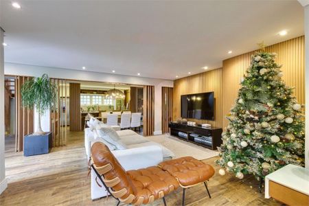 Casa à venda com 5 quartos, 200m² em Santo Amaro, São Paulo