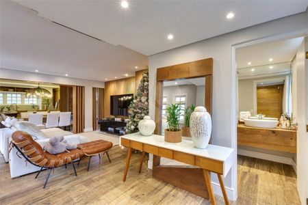 Casa à venda com 5 quartos, 200m² em Santo Amaro, São Paulo