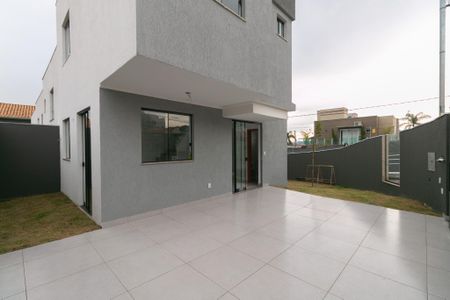 Casa à venda com 163m², 3 quartos e 2 vagas