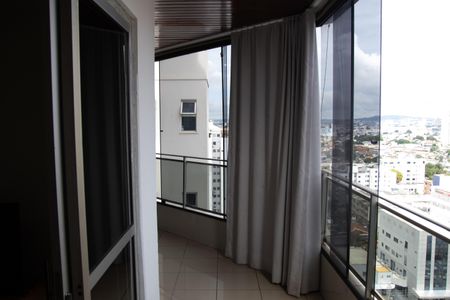 Apartamento para alugar com 150m², 4 quartos e 2 vagasVaranda