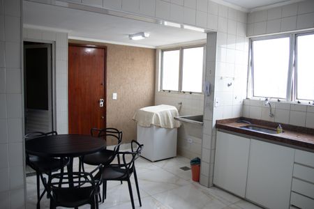 Apartamento para alugar com 150m², 4 quartos e 2 vagasCozinha e Área de Serviço