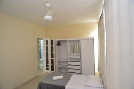 Casa de condomínio à venda com 220m², 5 quartos e 2 vagas Casa de condomínio à venda com 220m², 5 quartos e 2 vagasQuarto 3