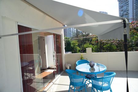 Cobertura de casa de condomínio para alugar com 5 quartos, 220m² em Barra da Tijuca, Rio de Janeiro