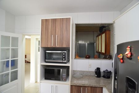 Casa de condomínio à venda com 220m², 5 quartos e 2 vagas Casa de condomínio à venda com 220m², 5 quartos e 2 vagasCozinha