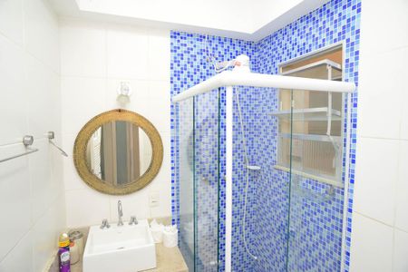 Casa de condomínio à venda com 220m², 5 quartos e 2 vagas Casa de condomínio à venda com 220m², 5 quartos e 2 vagasBanheiro Social