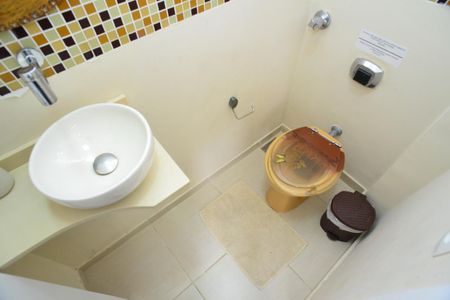 Casa de condomínio à venda com 220m², 5 quartos e 2 vagas Casa de condomínio à venda com 220m², 5 quartos e 2 vagasLavabo