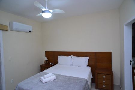 Casa de condomínio à venda com 220m², 5 quartos e 2 vagas Casa de condomínio à venda com 220m², 5 quartos e 2 vagasSuíte Principal